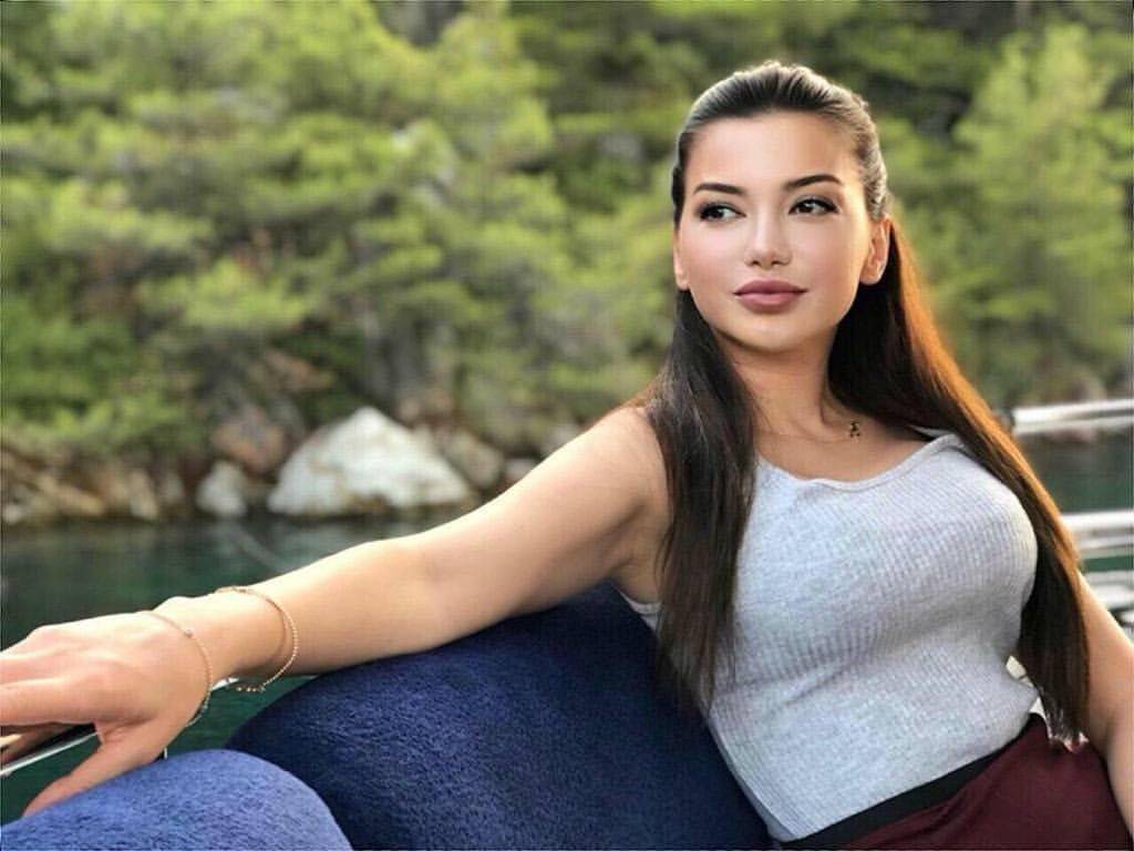 Kadın çarpık ilişkisini açıkladı ortalık birbirine girdi. Esra Ezmeci'nin yanıtı şok etti 1